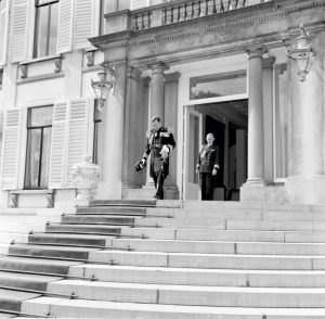 Naval captain Piet de Jong leaves the Royal Palace Soestdijk after his appointment as State Secretary-