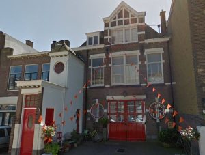 Nog bestaande stallen van Haagse bankier Willem Truffino aan de Ten Hovestraat in 1910 gebouwd